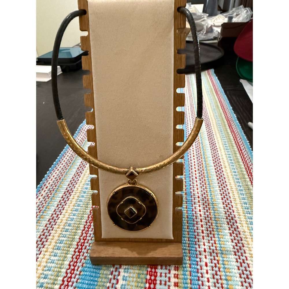 Chicos Gold Tone Hammered Collar Necklace Tortoise Resin Geometric Pendant